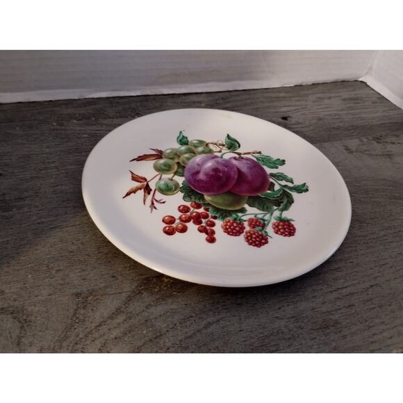 7.5" Plums and Fruit Plate Salem USA - Picture 2 of 4